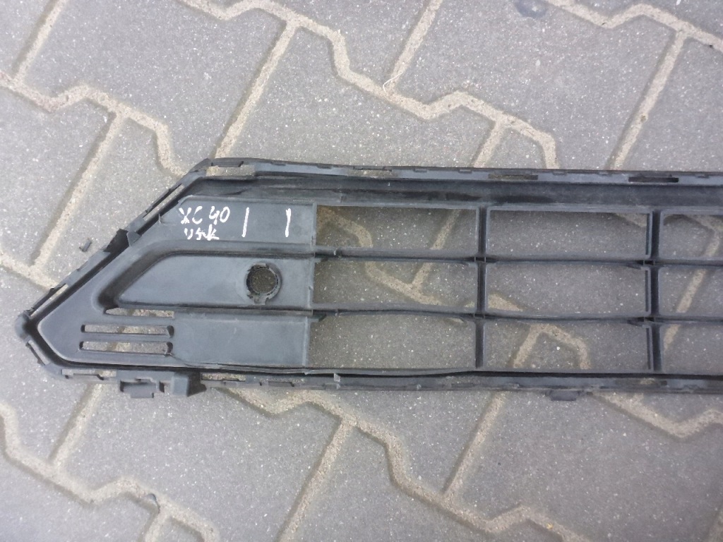 Volvo xc 40 xc40 ii lift 18- решётка решётка радиатора бампера средняя перед Киев