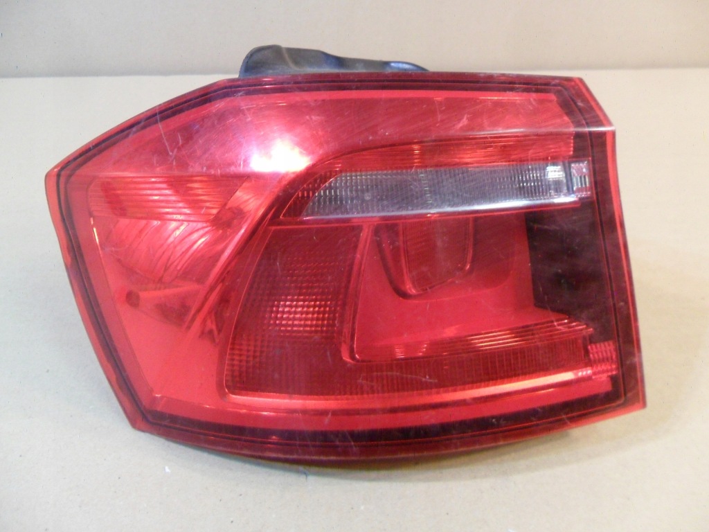 фото №1, Audi a4 b9 лампа задняя левая 8w9945069