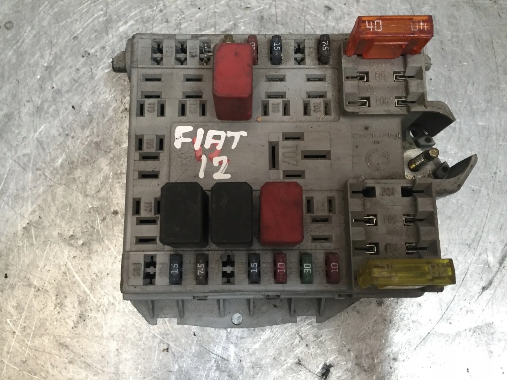 Купити Fiat punto 188 2004 коробка запобіжників 46835427