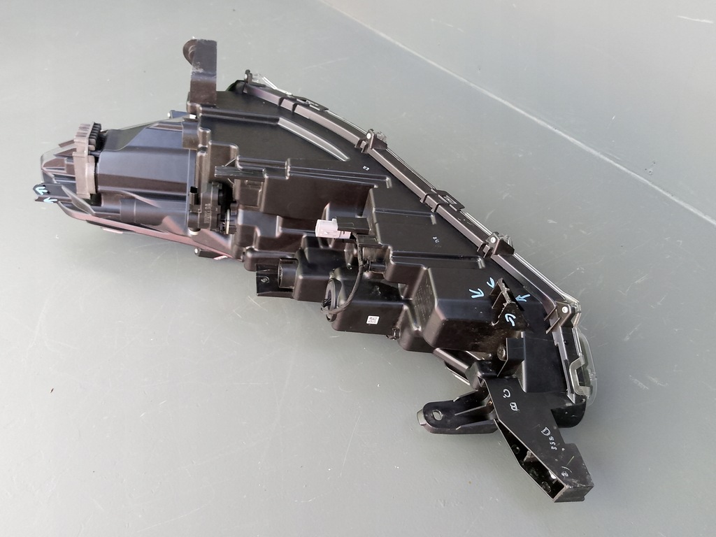 фото №8, Toyota corolla cross 2020- лампа led передняя правая правый перед ÷