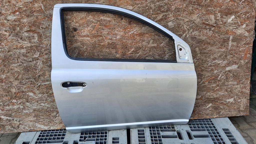 фото №1, Дверь перед правое toyota yaris i 02r