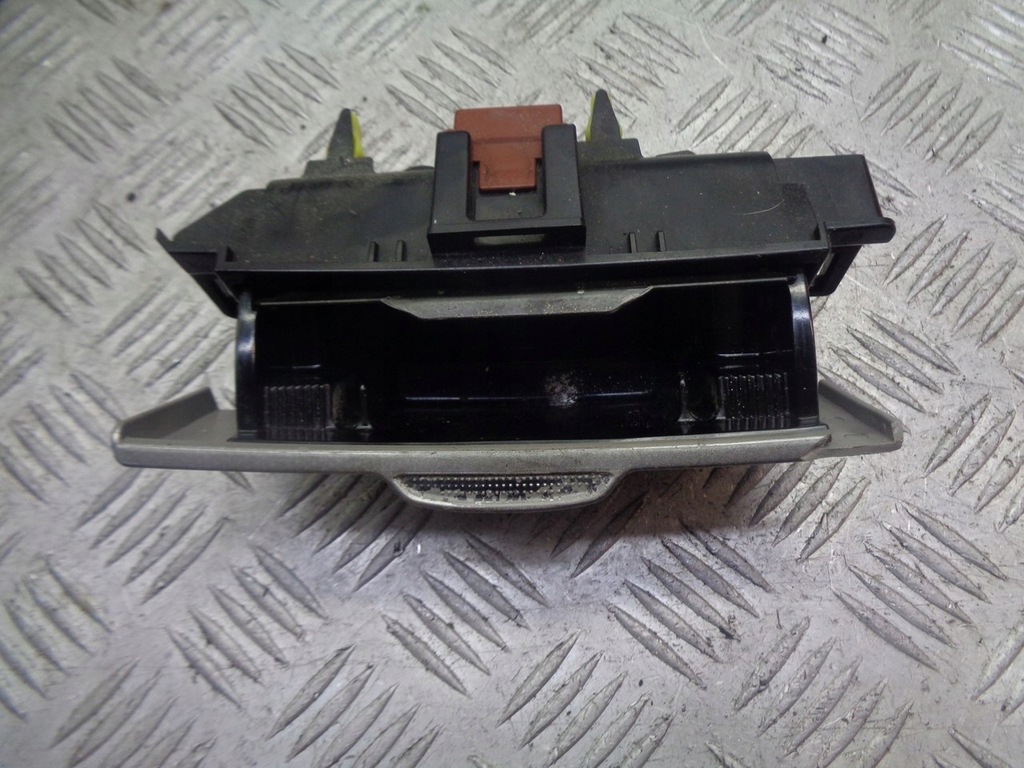 фото №3, Попільничка toyota corolla verso