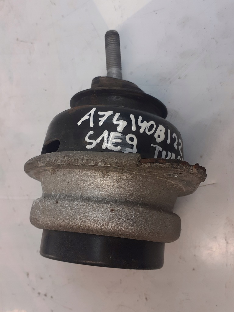 фото №1, Vw touareg подушка двигуна