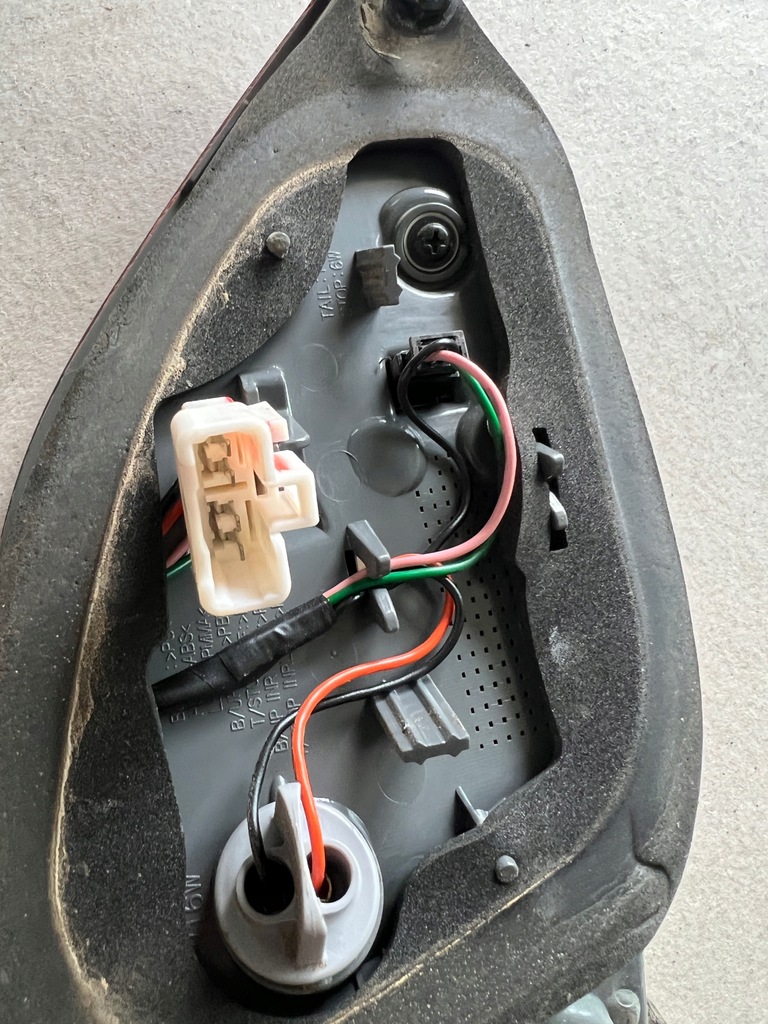 фото №9, Hyundai i30 ii lift kombi лампа крышки правая