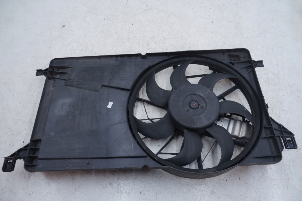 фото №1, Volvo c30 вентилятор радиатора 1.6d 3m5h-8c607-rj