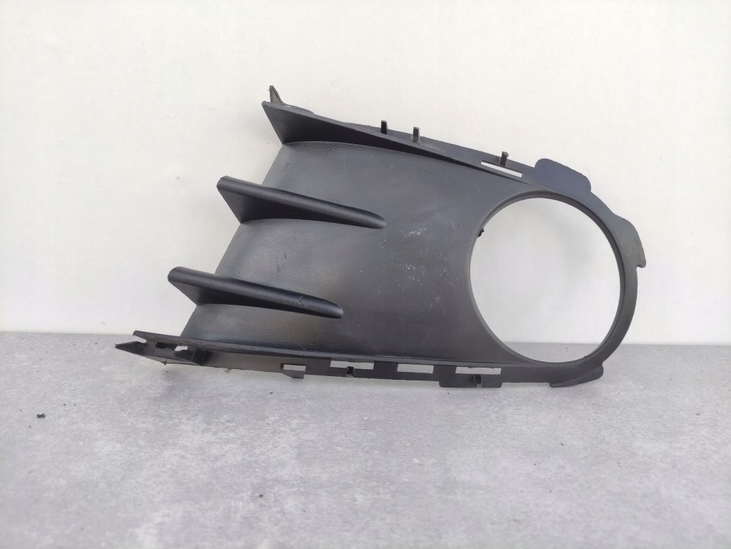 фото №1, Renault modus ліва решітка бампера рамка протитуманної фари 8200311699