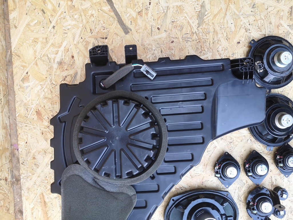 фото №8, Jeep grand cherokee wk2 динамики harman kardon