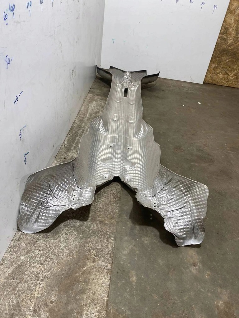 фото №7, Aston martin db11 2019 защита тепловая трубы выпускной