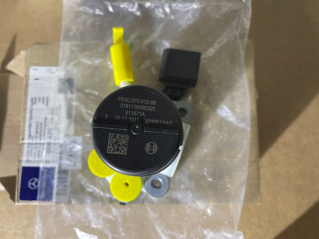 Модуль инжектор adblue mercedes w253 a0004700400 оригинальный номер Оригинал
