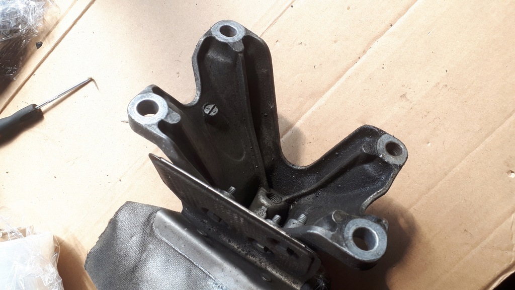 фото №7, S4 b8 lift кронштейн підпора двигуна 3.0 tfsi s5