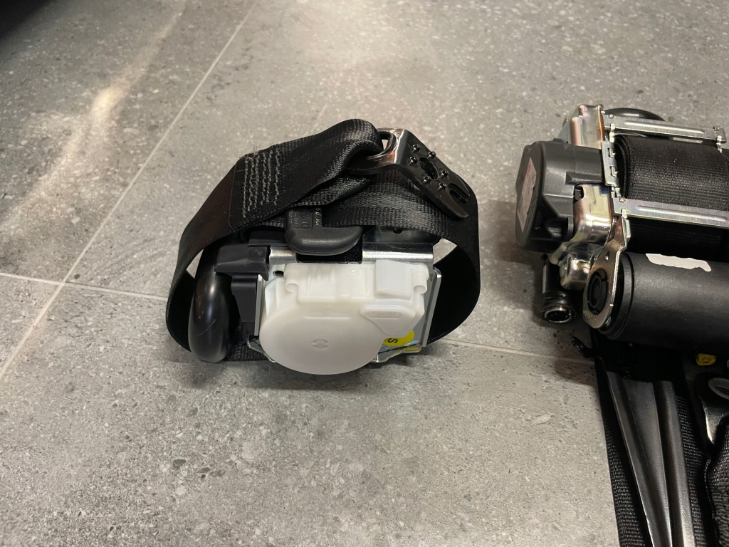 фото №3, Ремни pas безопасности доводчик q5 80a оригинал