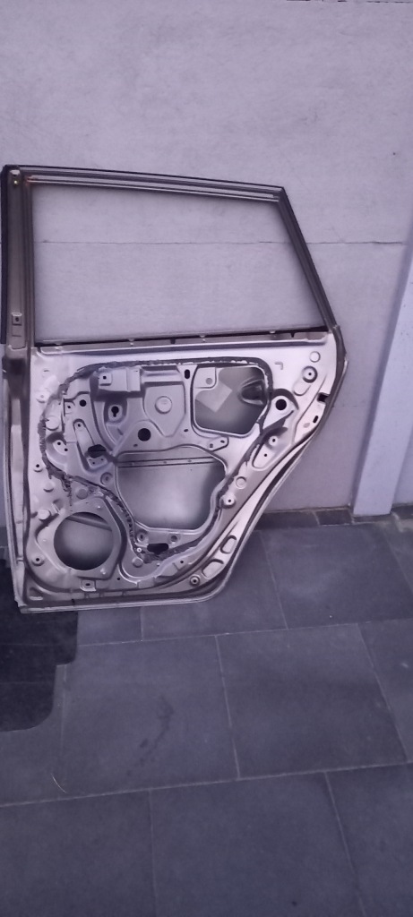 Toyota auris 2 hb дверь правое  задняя задний 2012- Доставка