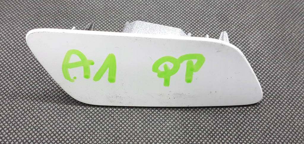 фото №1, Audi a1 заглушка розпилювача права 82a807754b