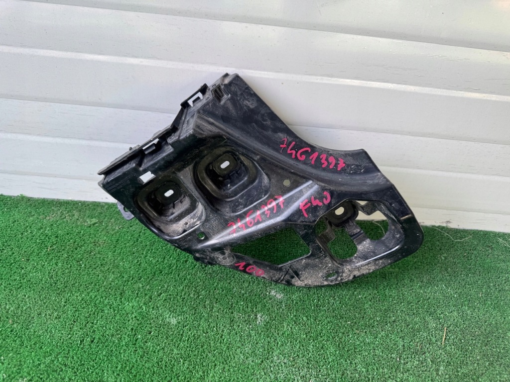 Купити Напрямна бампера bmw f40 7461397