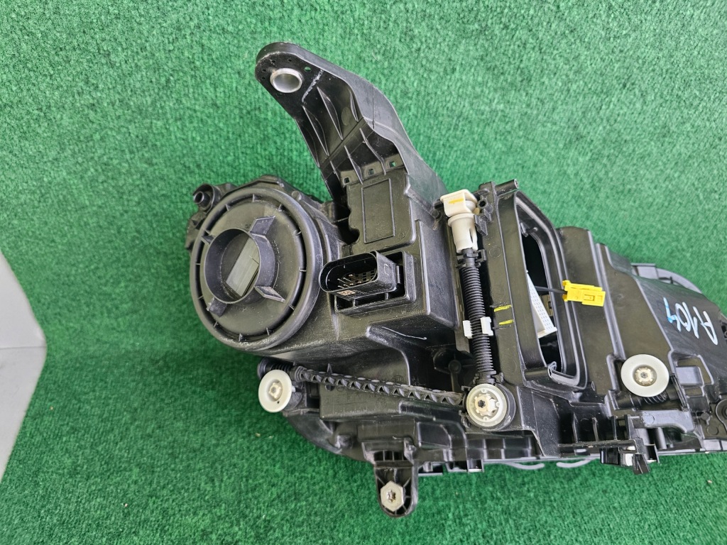 Лампа mercedes gle a1679065308 перед multi beam ліва ładna європа в Україні