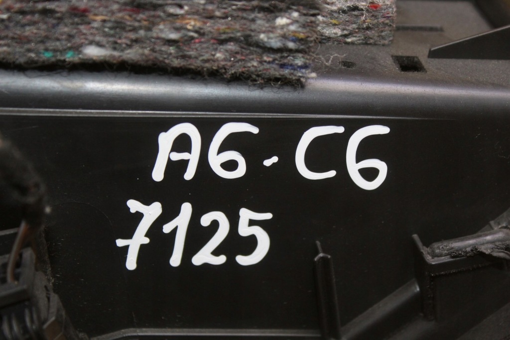 Бардачок пассажира allroad audi a6 c6 4f1857035bf Оригинал