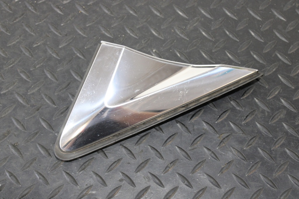 фото №1, Треугольник заглушка крыла правый задняя lexus es 300h es300h vii 7