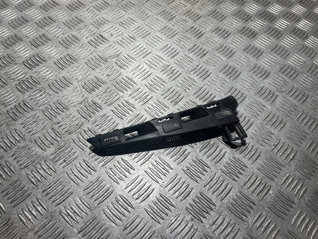 Купити Напрямна бампера правий перед renault clio v 19-