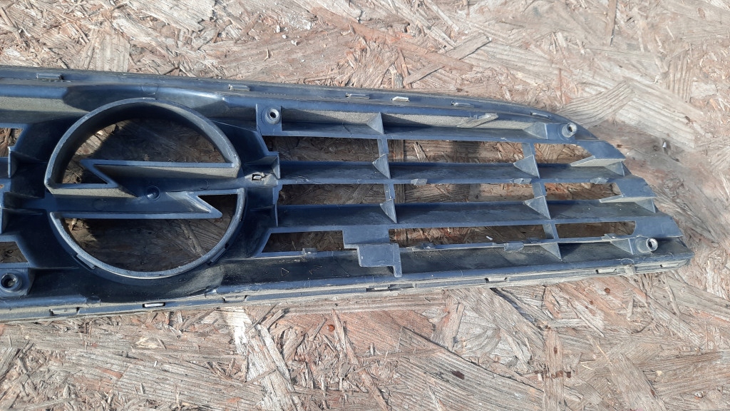 фото №5, Решётка радиатора opel zafira a 00r 90580685
