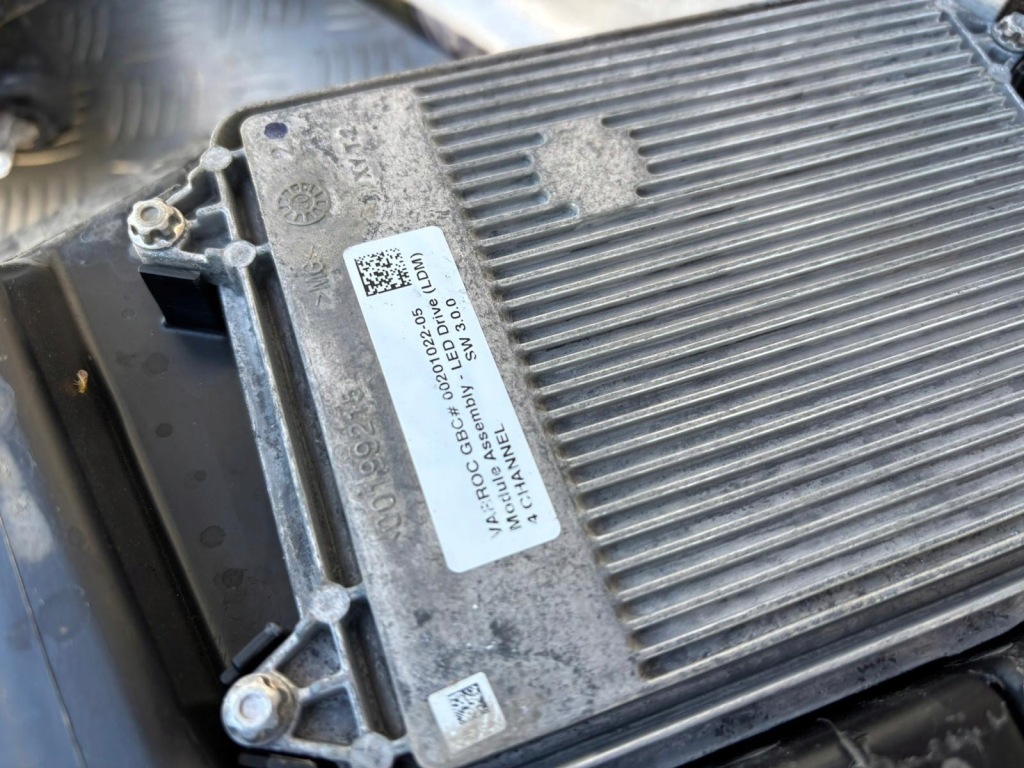 фото №14, Tesla 3 s plaid лампа перед левая правая 21- 1053570-00-g 1053571-00-g