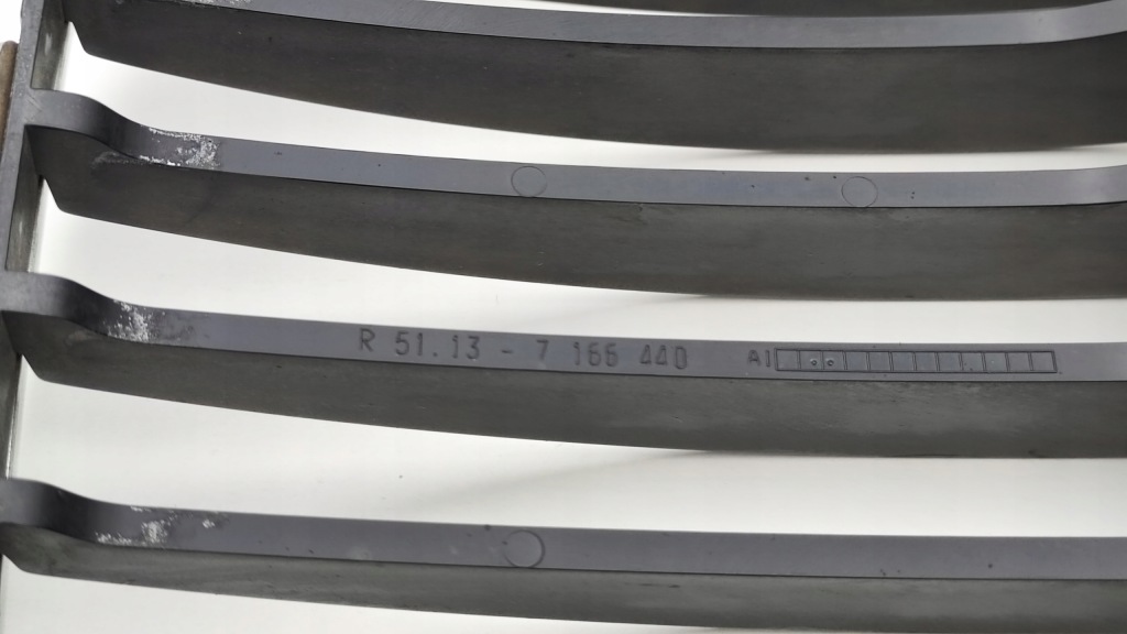 Bmw 1 e87 рестайлінг  решітка радіатора решітка радіатора решітка  радіатора права 7166440 kr164 Недорого