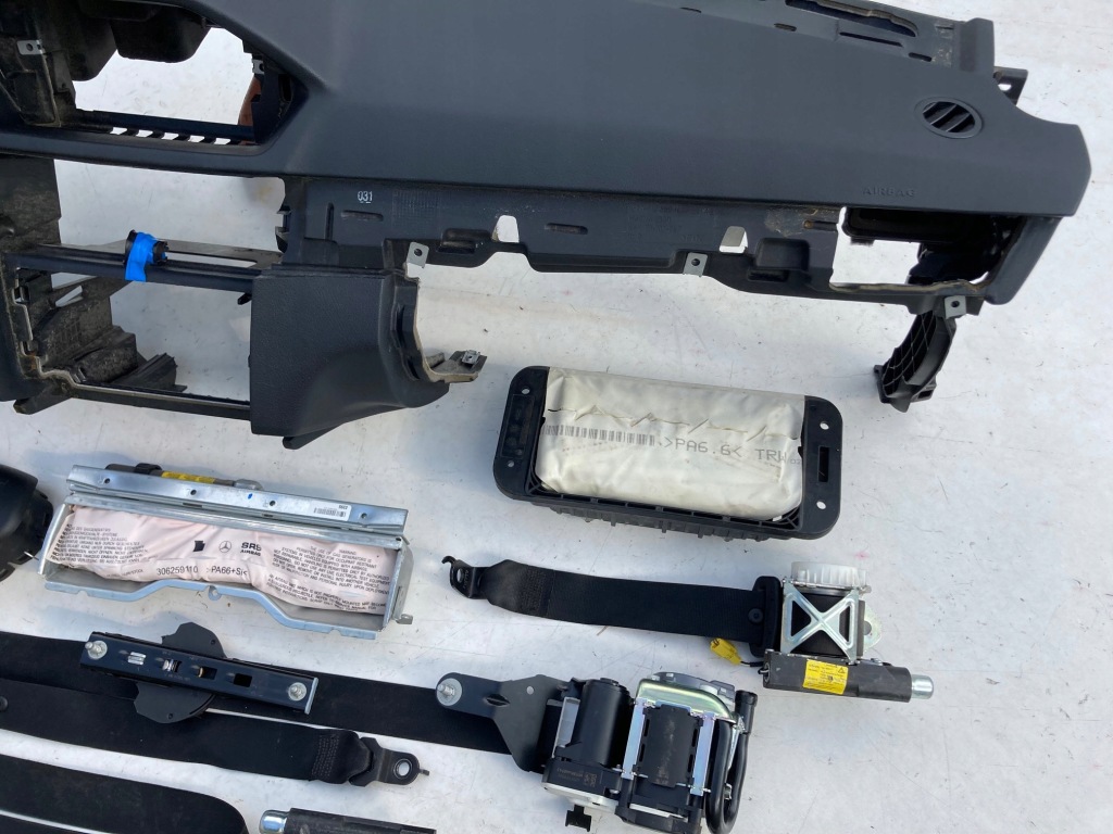 фото №7, Mercedes w212 e приборная панель приборная панель консоль подушки безопасности ремни