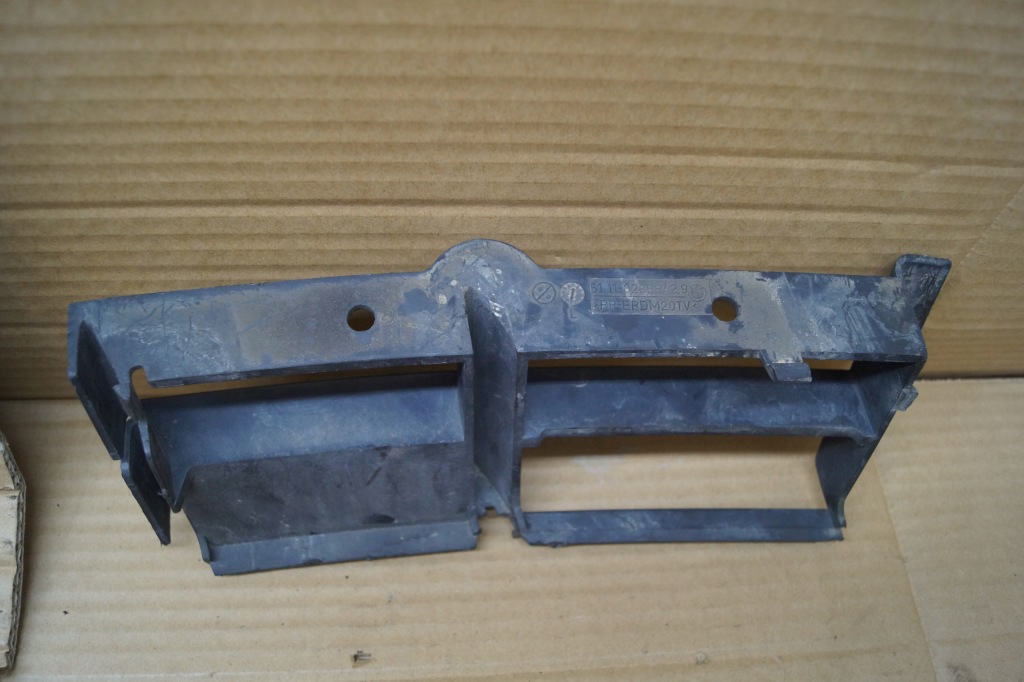 Bmw e39 решётка бампера левое  перед 8235642 Цена