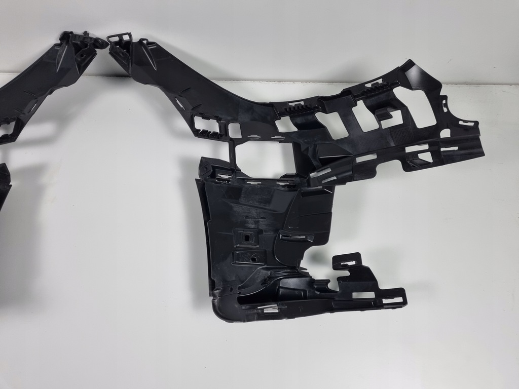 фото №8, Mercedes w206 напрямна бампера перед правий лівий a2068857301 a2068857401