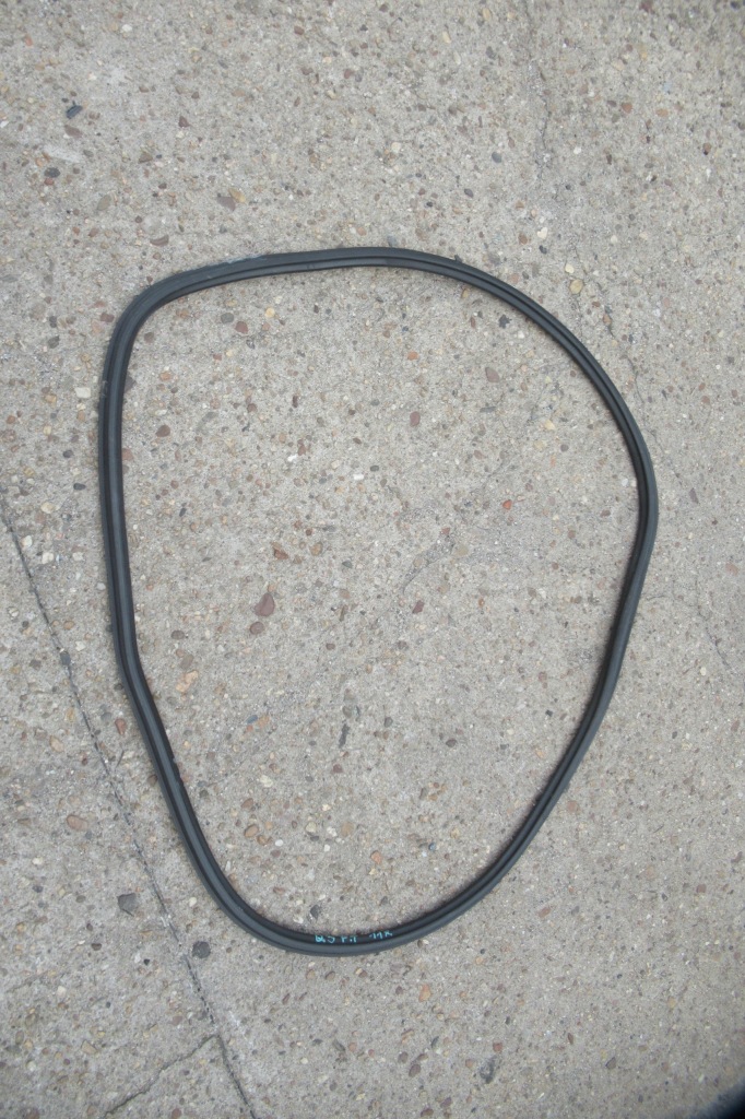 фото №1, Audi q3 11r прокладка двері правий задня 8u093173721