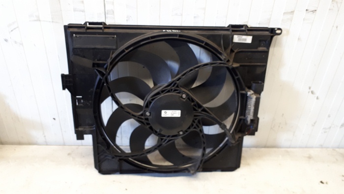 фото №1, Bmw f30 2.0d 163km вентилятор радиатора