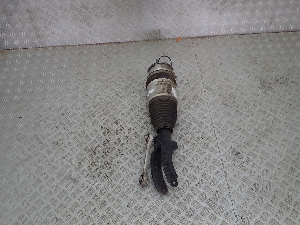 фото №1, Porsche cayenne 7p5 амортизатор перед 7p5616040al