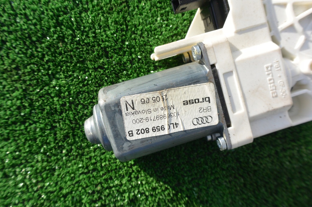фото №5, Моторчик стекло audi оригинальный номер 4l0959802b