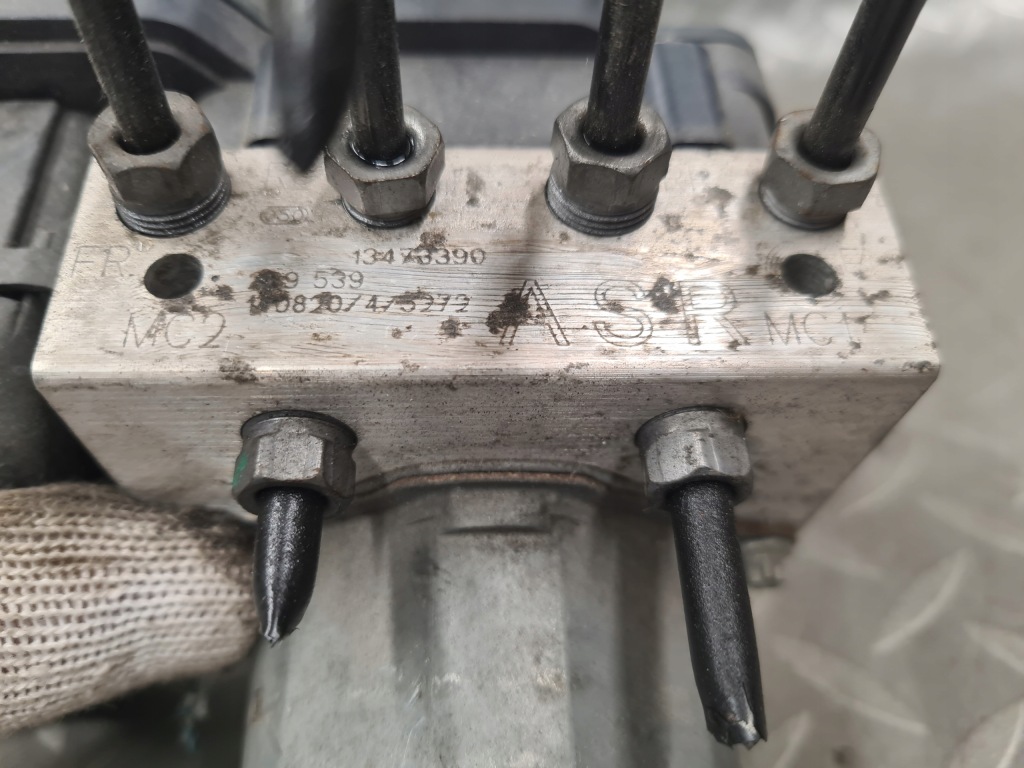 Насос тормозная abs opel adam 13473390 asr с Разборки