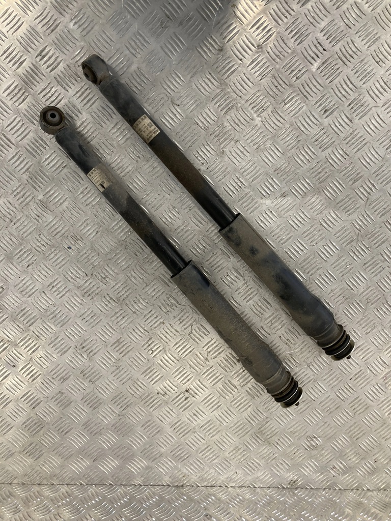 фото №1, Амортизатор задняя yaris cross 21- 1.5 hybrid