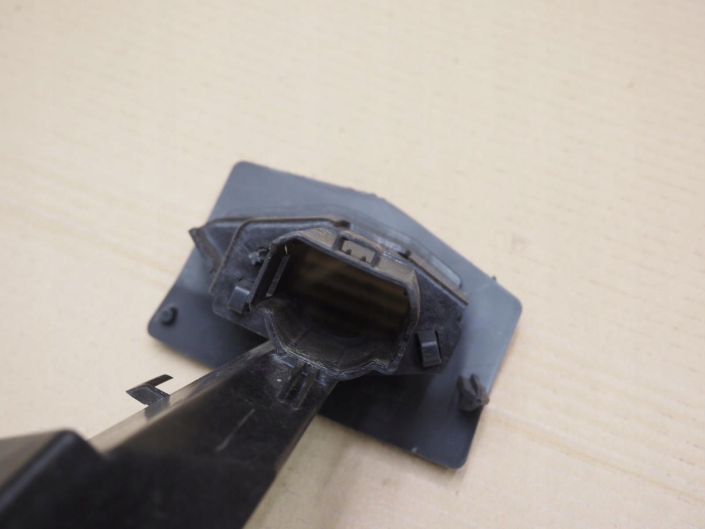 Кронштейн правий омивача фари seat leon 3 3 5f рестайлінг  16- 5f0807596 Оригінал