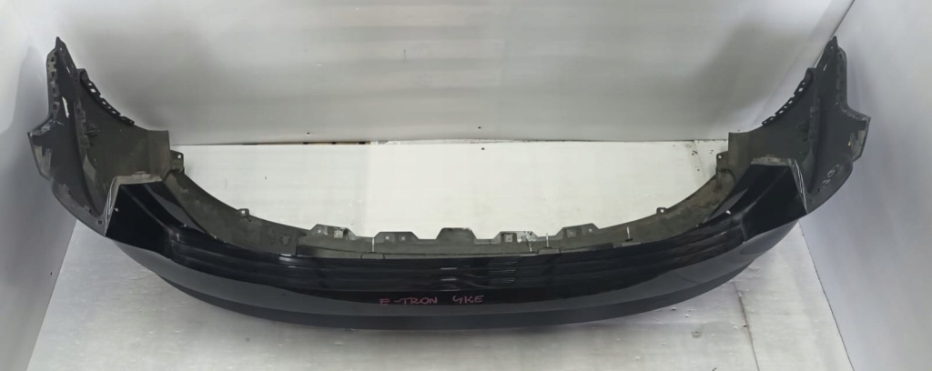 Audi e-tron 4ke 18-23 бампер задній задня Зі Шроту