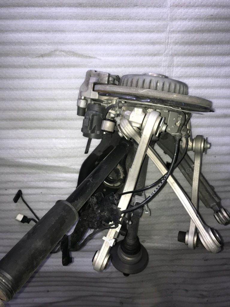 фото №1, Mercedes w205 ступиця поворотний кулак важіль лівий задня