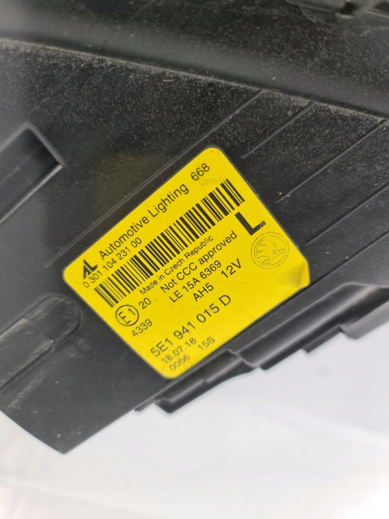 Octavia 3 рестайлінг  фара ліва full led 5e1941015d Зі Шроту