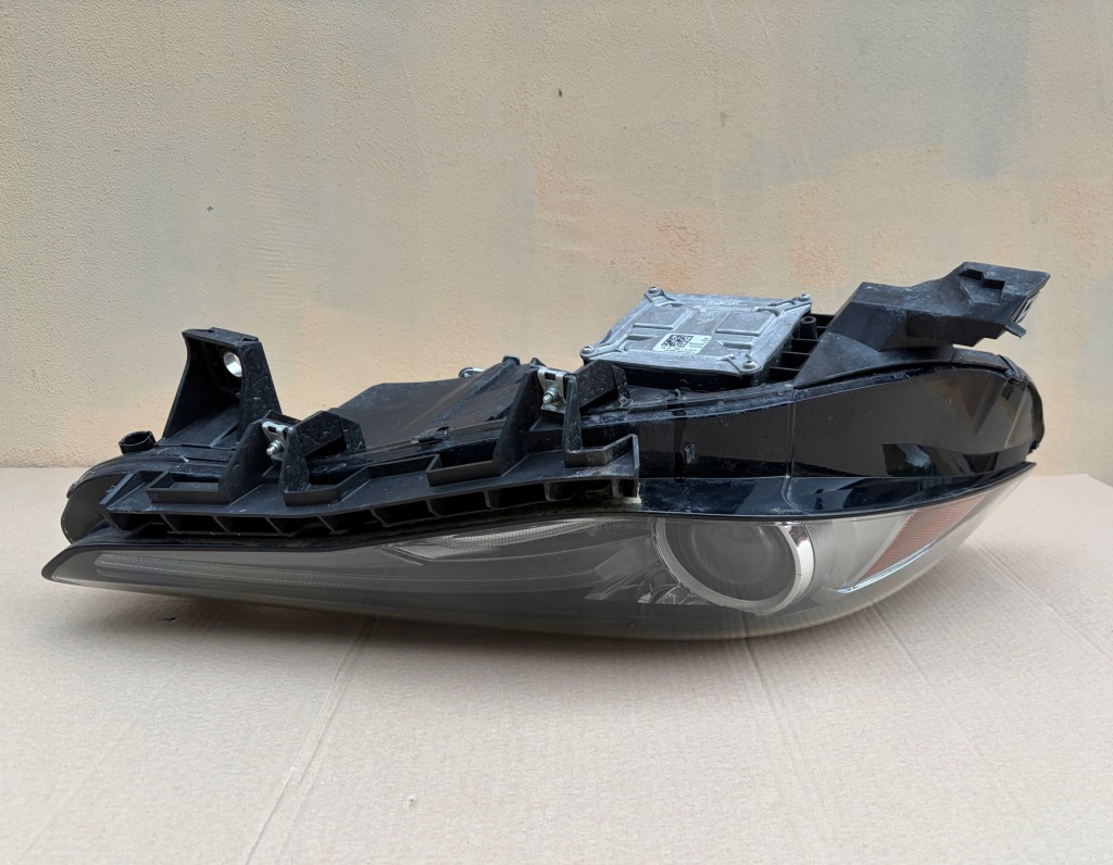 Фара правая  перед alfa romeo giulia америка 50547573 xenox led поворотная 35w Доставка