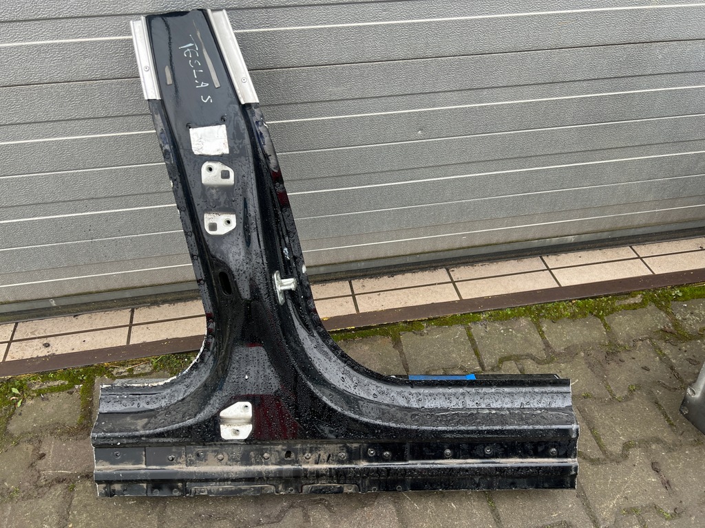 фото №1, Tesla s блок двигуна середній правий колір pbsb