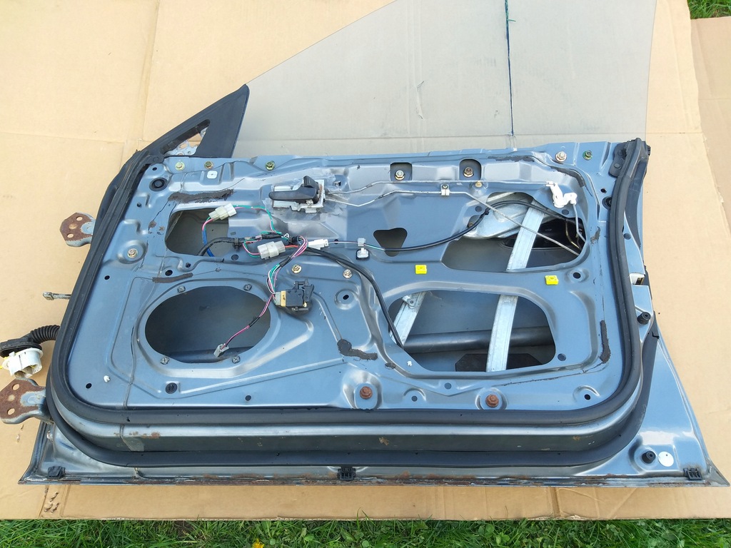 фото №7, Дверь правый перед mazda 323f ba 94-98r дверь правое передние стекло ручка