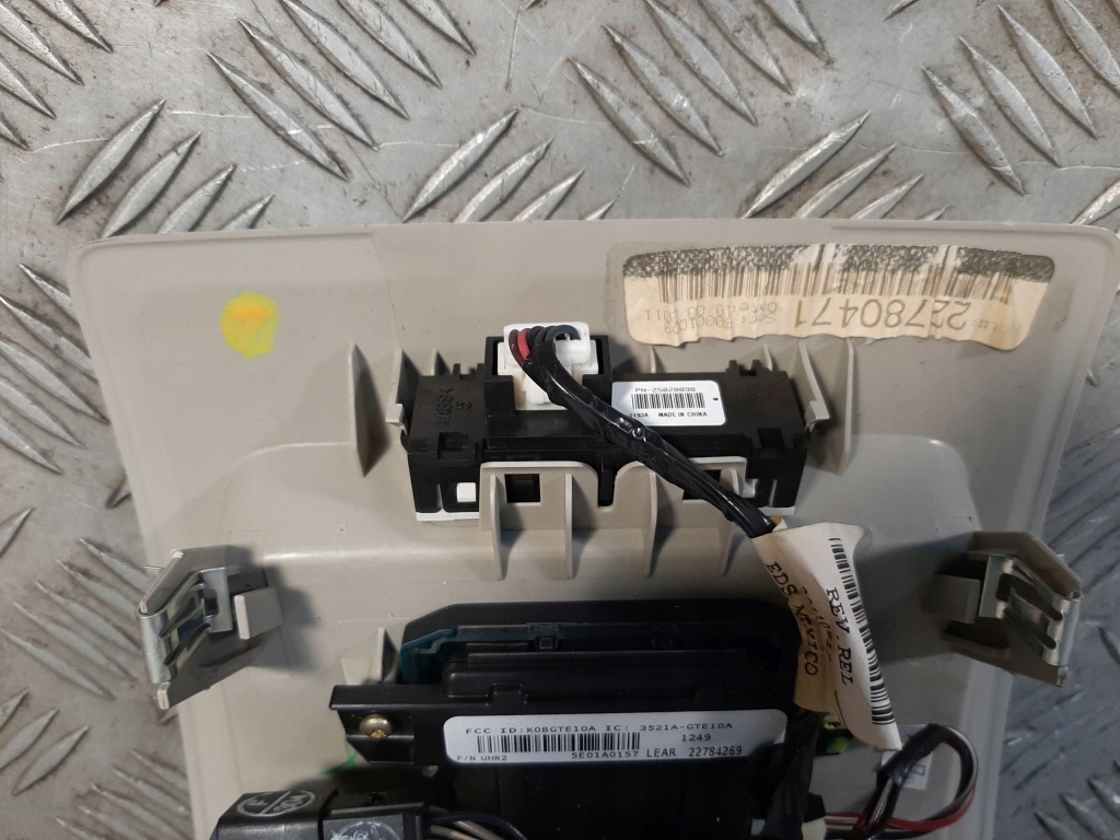 Chevrolet silverado 12r лампа стельовий кабіни 22780471 22784269 Зі Шроту