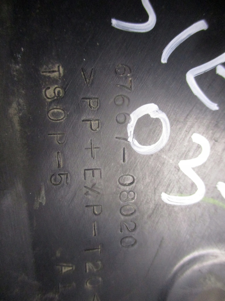 фото №3, Заглушка правий задня 67667-08020 toyota sienna ii 03-10 r.