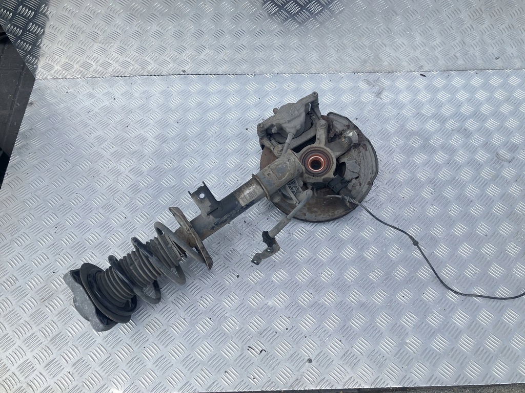 фото №1, Амортизационная стойка левый mercedes gla x156 2.2 cdi