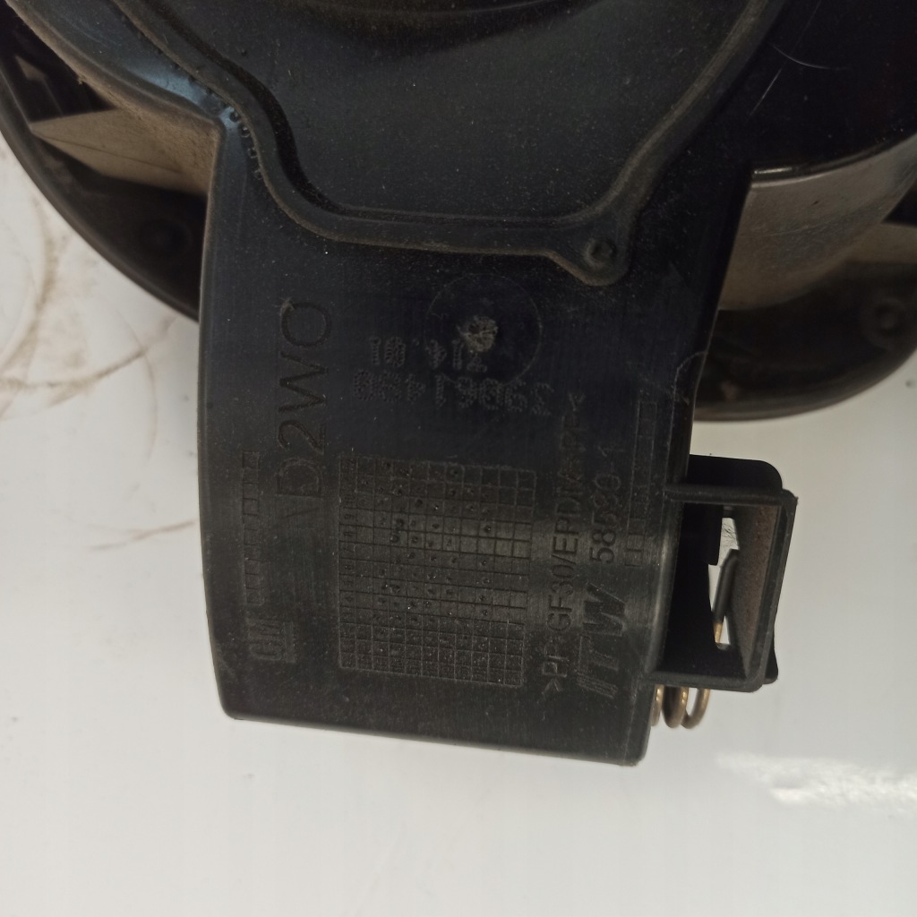 Купити Opel astra k v 1.2t кришка заливної пального 39061480