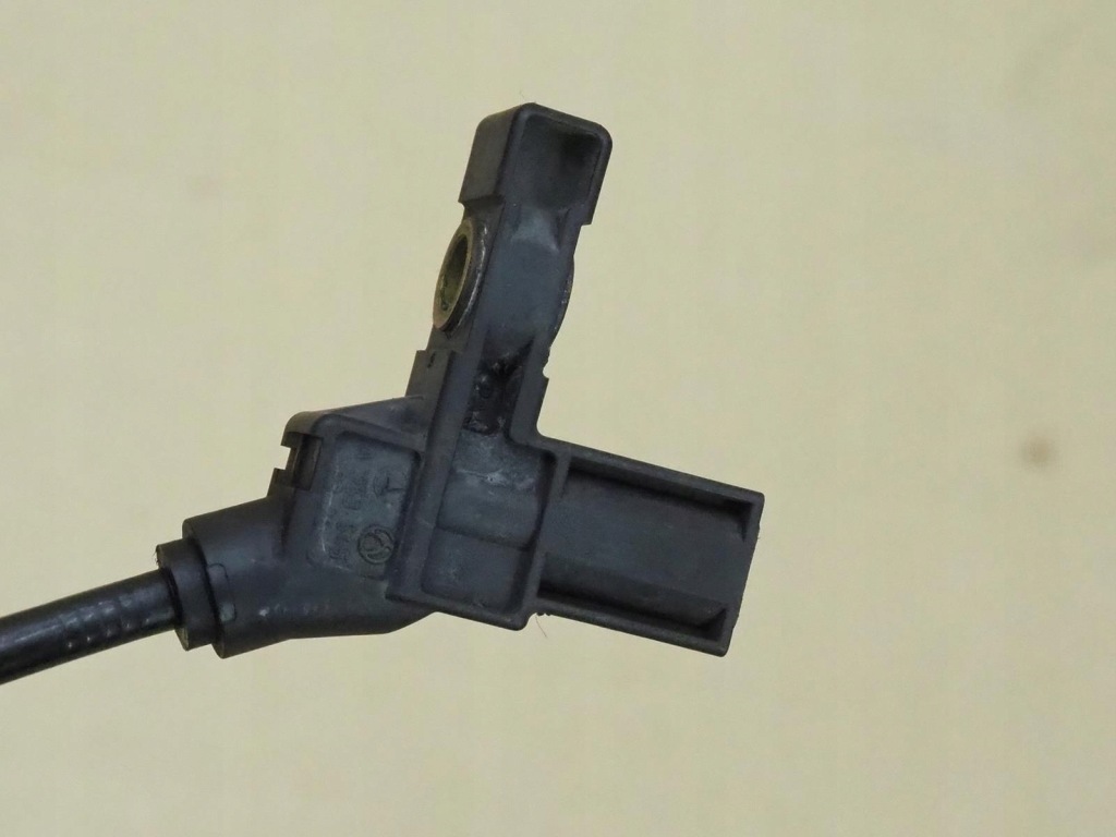 Датчик abs правый  передок  mercedes w204 a2044407910 с Разборки