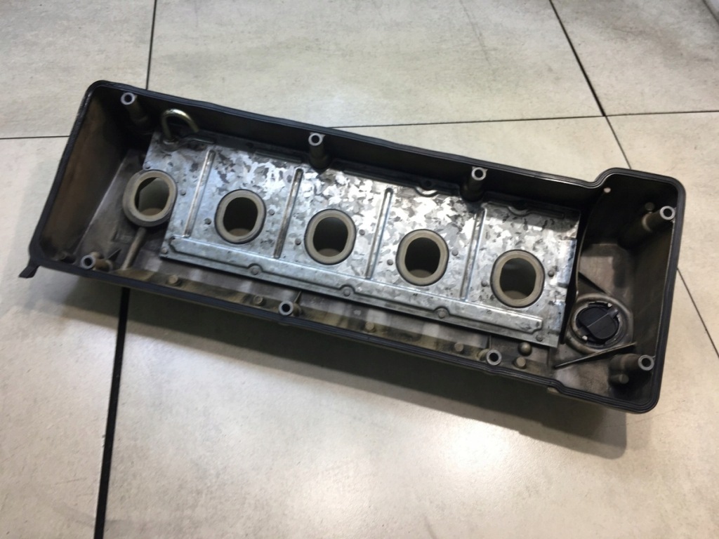 Кришка клапанів mercedes w210 2.5 d a6050160405 Недорого
