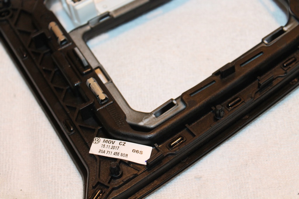 фото №3, Рамка чохол важеля перемикання передач панель домкрата передач vw t-roc