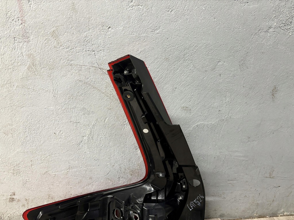 фото №13, Volvo xc40 17- лампа правый задняя 31446791