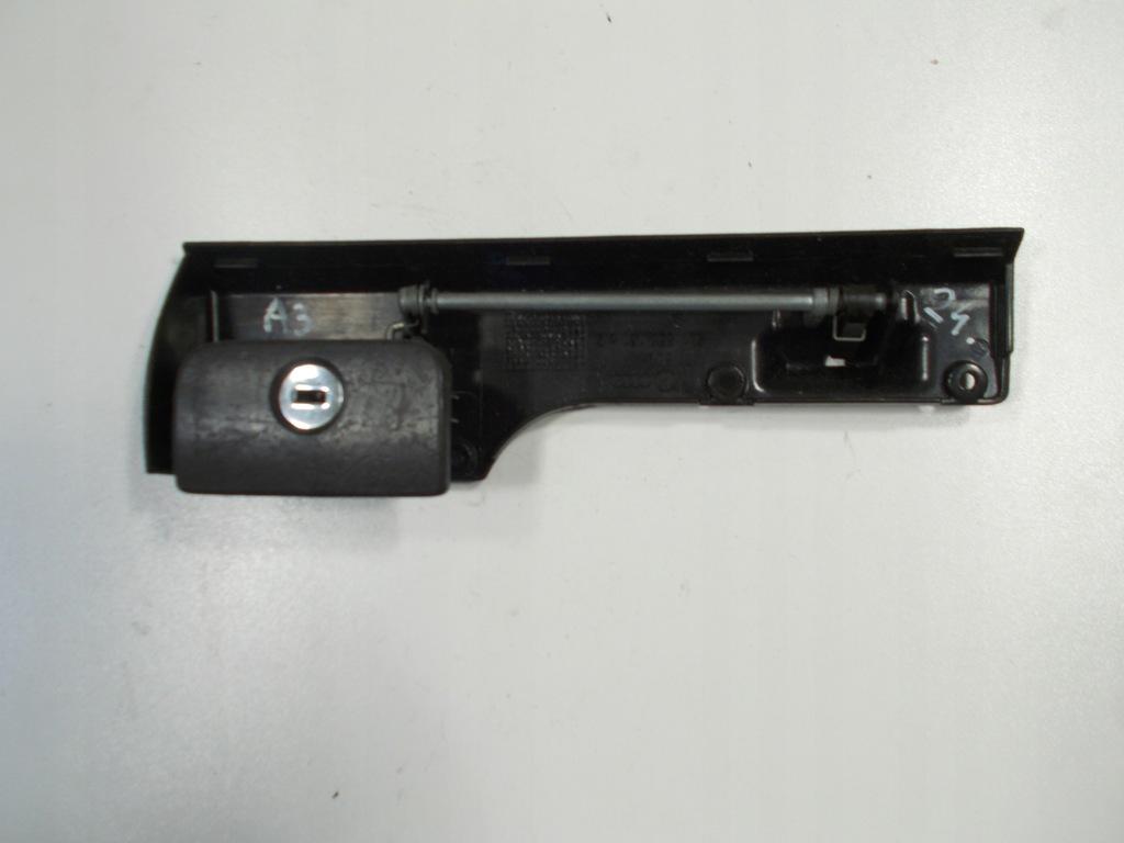 фото №1, Замок ручка бардачка пасажира ручка audi a3 8l1857131 чорний